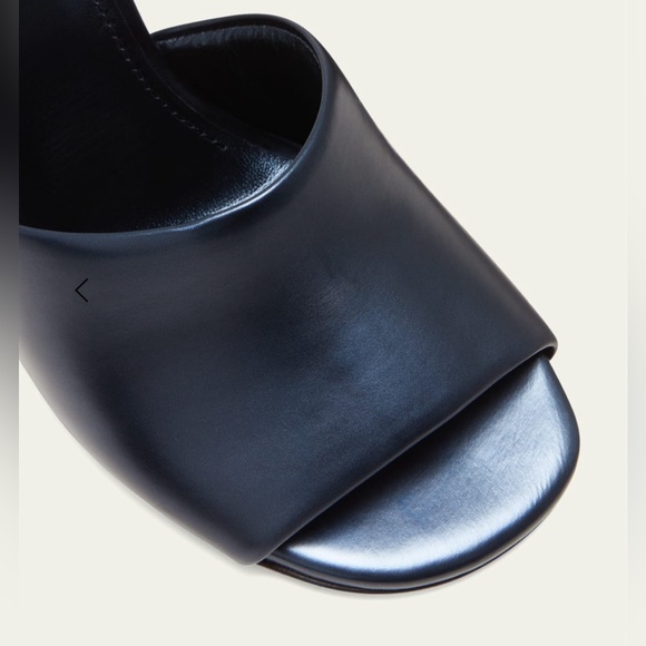FENDI
First Metallic F-Heel Mule Sandals NWT SIZE 5 - Picture 5 of 12